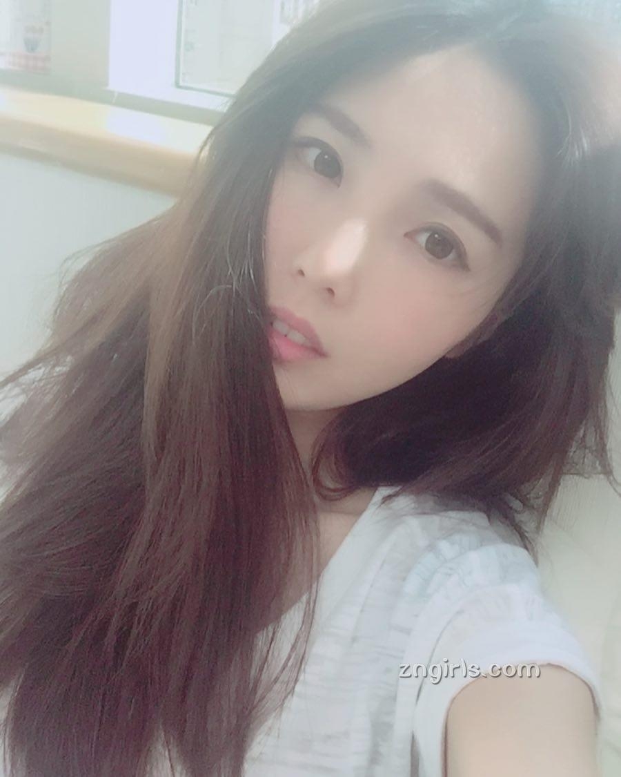 美女主播朱琦郁私房自拍照气质迷人