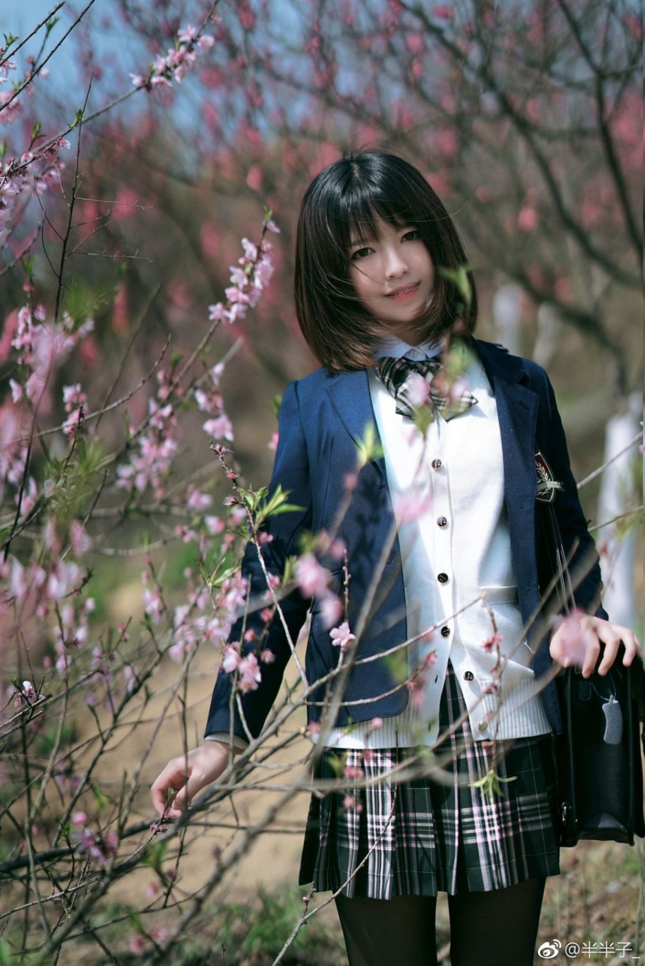 美女Coser半半子私房内衣写真