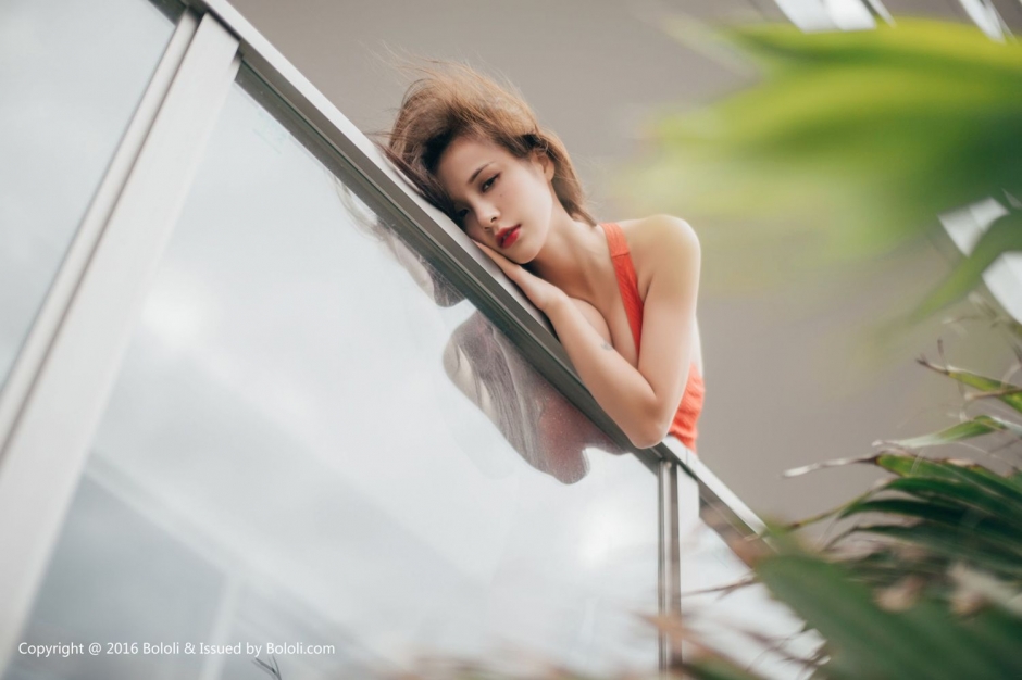 波萝社美女夏美酱私房性感写真酥胸诱惑