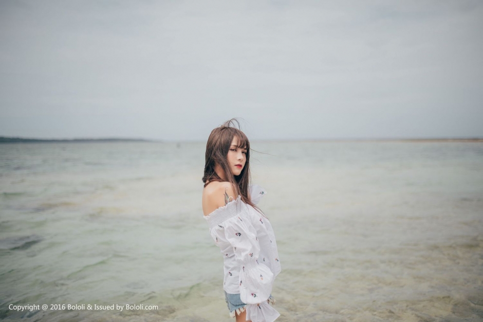 波萝社美女夏美酱私房性感写真酥胸诱惑