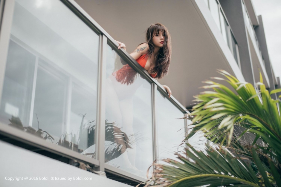 波萝社美女夏美酱私房性感写真酥胸诱惑