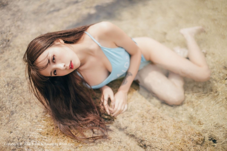 波萝社美女夏美酱私房性感写真酥胸诱惑