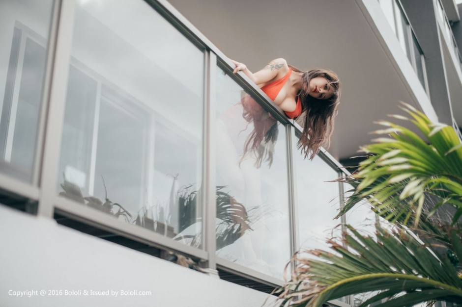 波萝社美女夏美酱私房性感写真酥胸诱惑