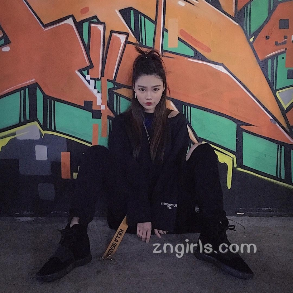 韩国美女徐熙真混搭私房照潮范十足