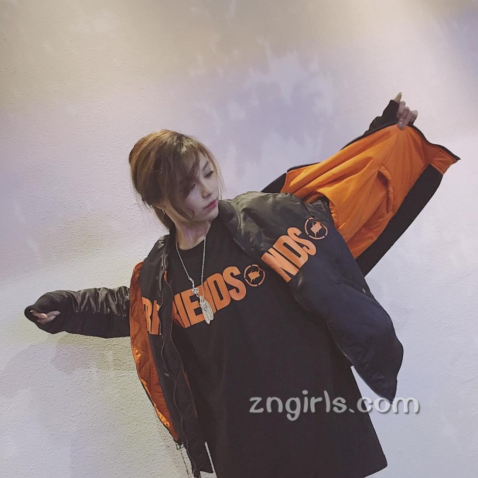 韩国美女徐熙真混搭私房照潮范十足