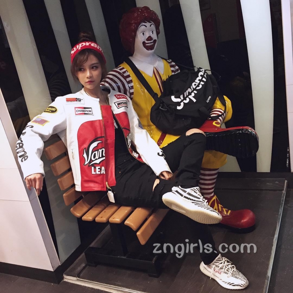 韩国美女徐熙真混搭私房照潮范十足