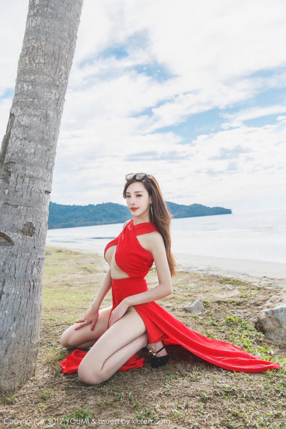 美女模特周妍希性感长裙写真美胸诱人