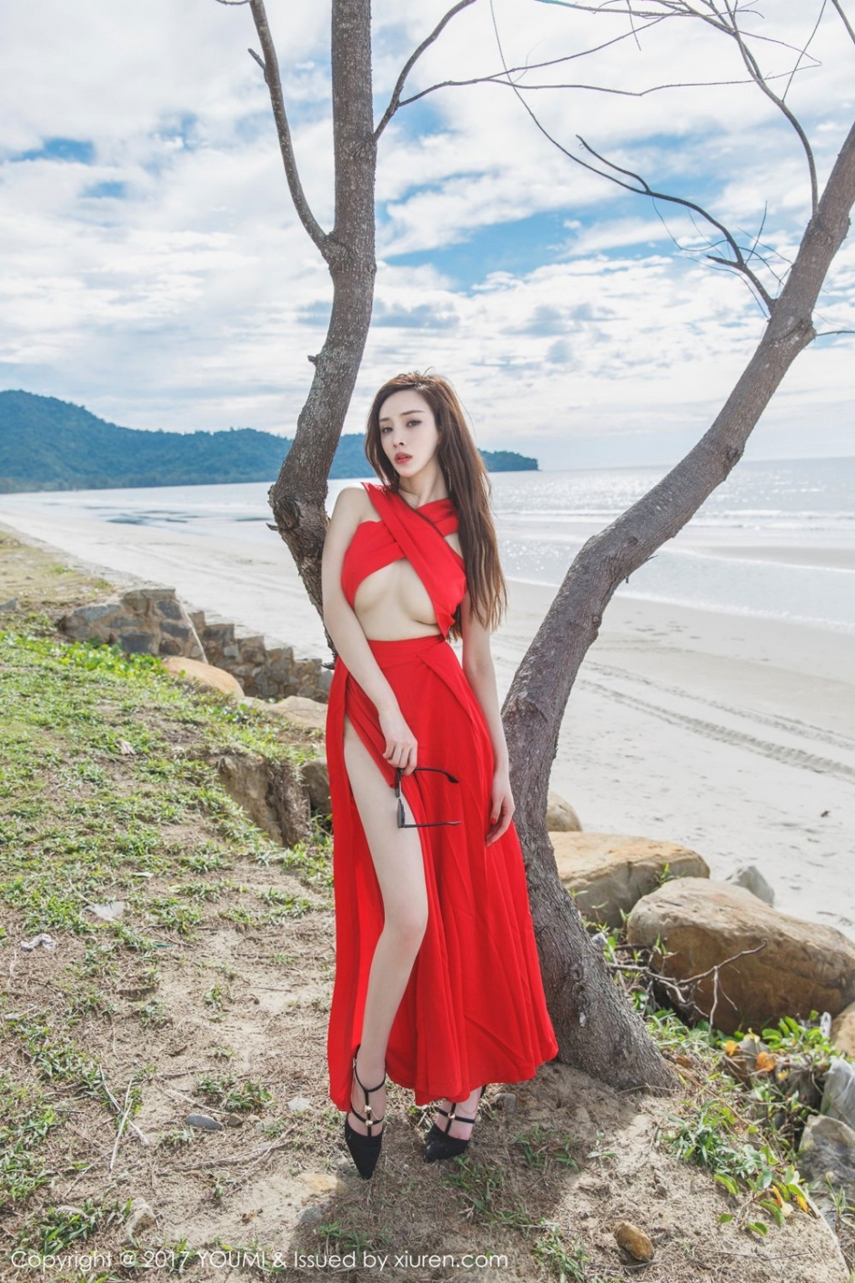 美女模特周妍希性感长裙写真美胸诱人