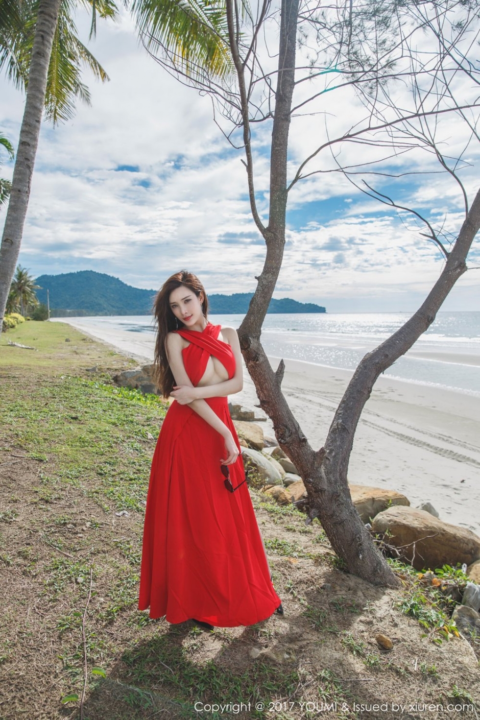 美女模特周妍希性感长裙写真美胸诱人