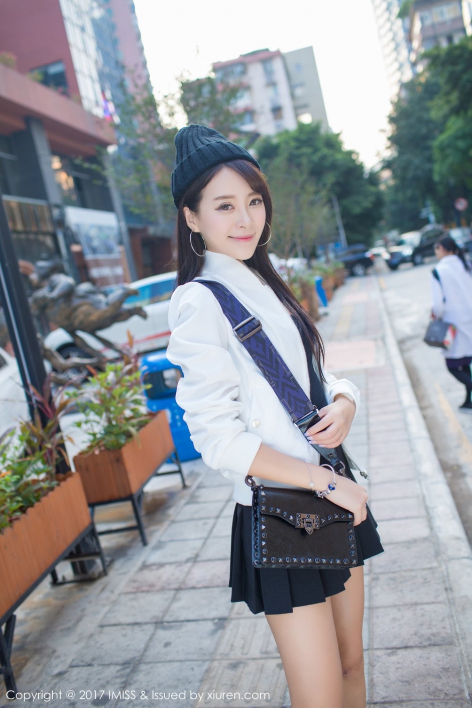 爱蜜社嫩模王曼妮街拍写真甜美迷人