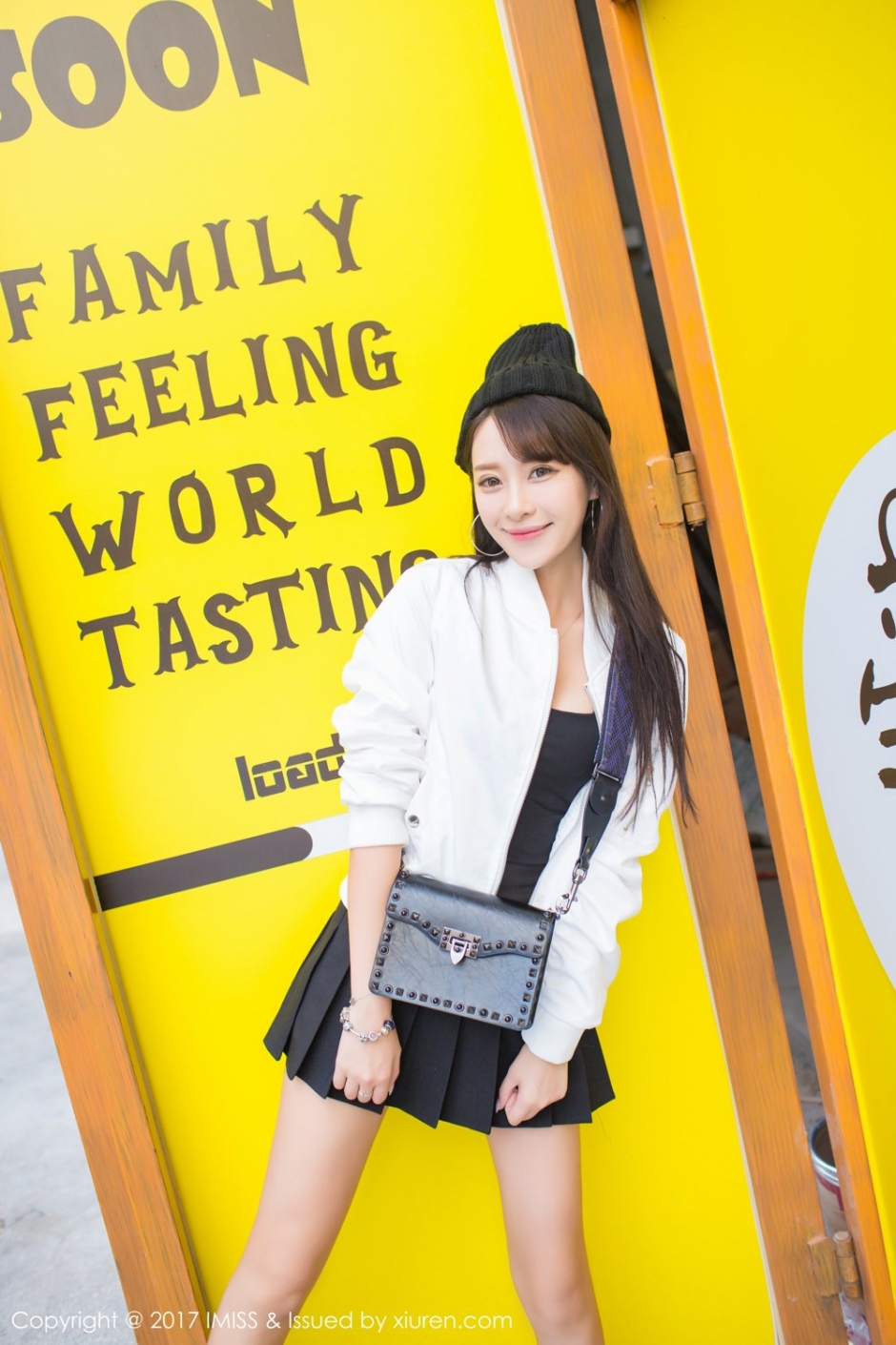 爱蜜社嫩模王曼妮街拍写真甜美迷人