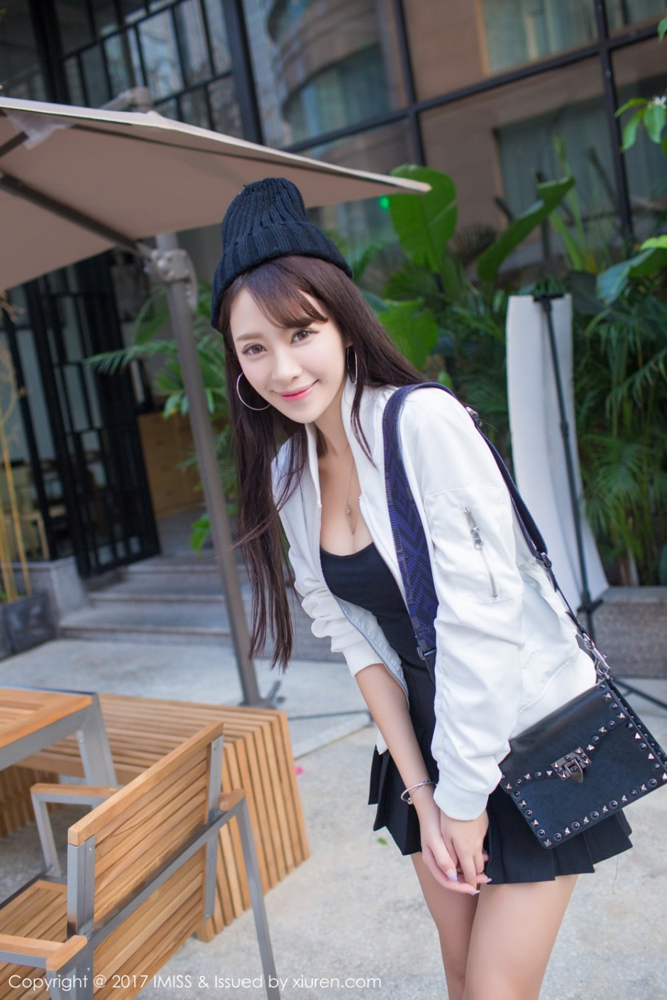 爱蜜社嫩模王曼妮街拍写真甜美迷人