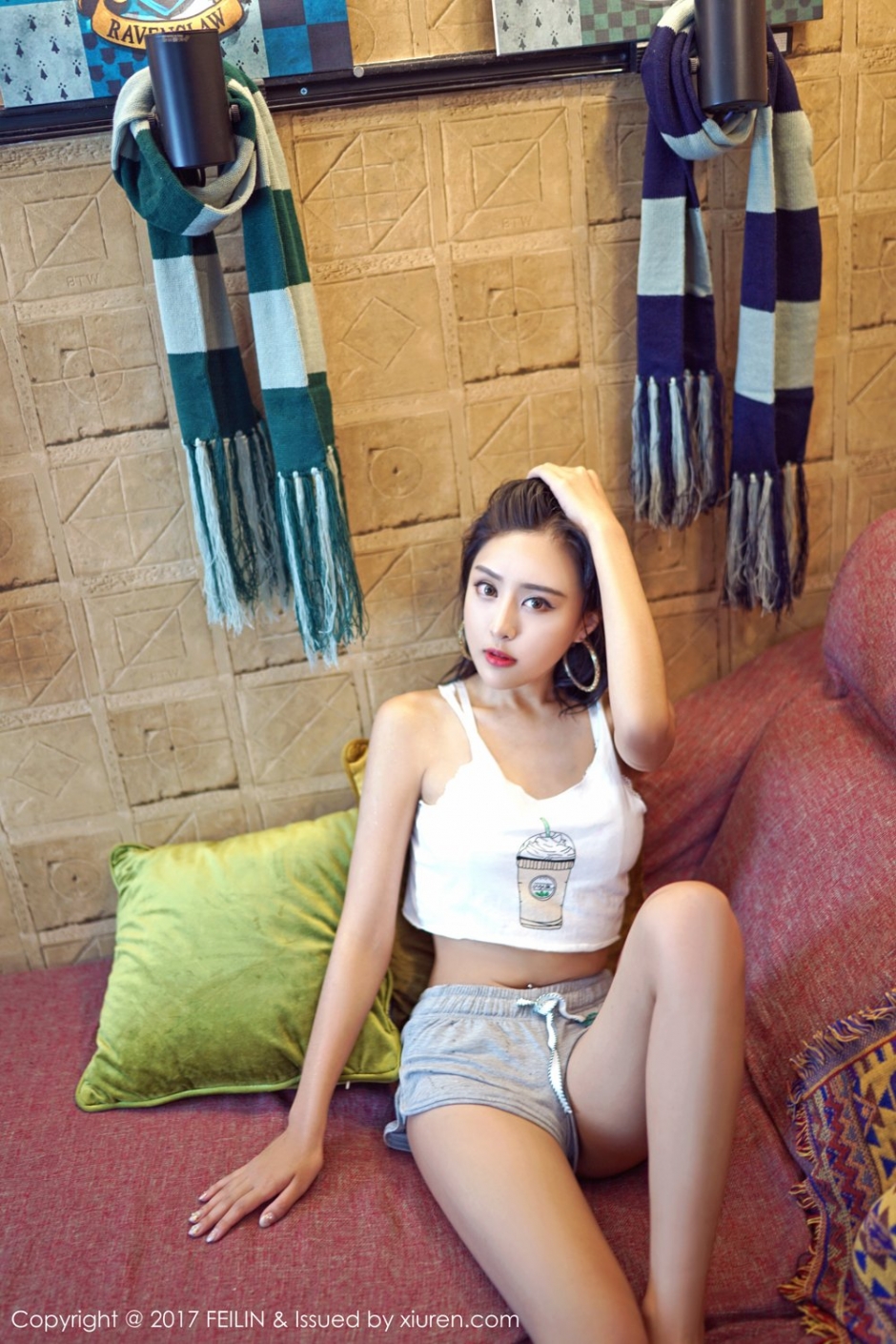 美女嫩模赵艺璇私房写真激凸诱人