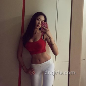 韩国模特申高恩自拍私房照酥胸诱人