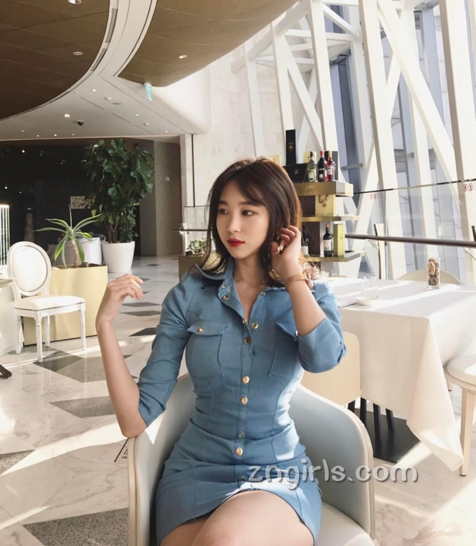 韩国模特申高恩自拍私房照酥胸诱人