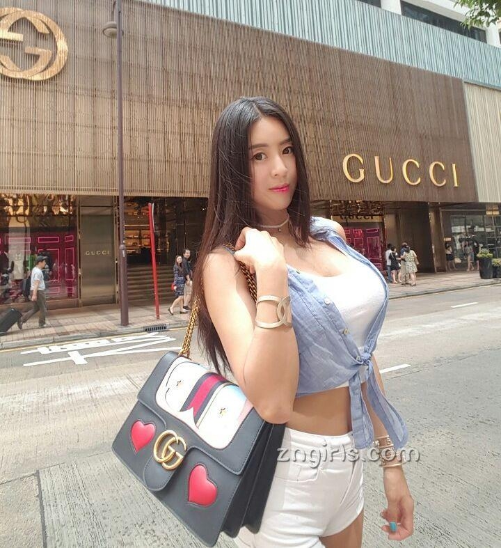 韩国美女文世琳性感自拍展曲线身材