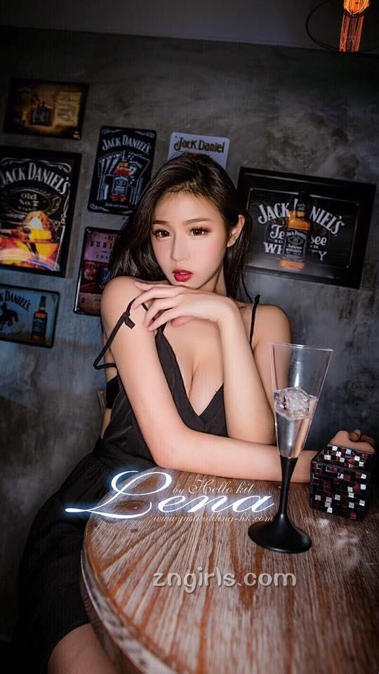 运动女神伊柔内衣私房照性感迷人