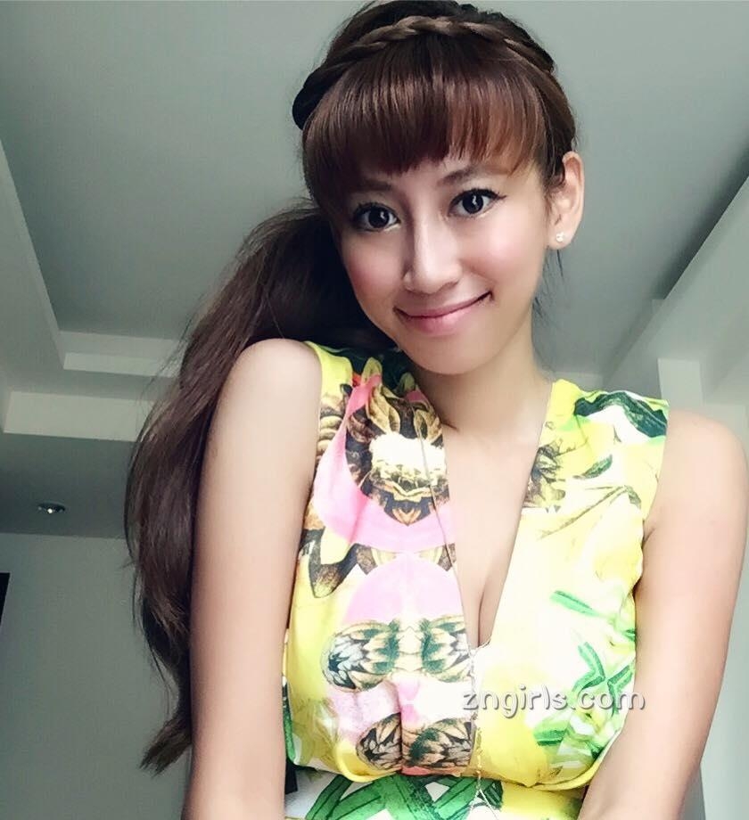 美女空姐Candy Mai比基尼自拍照丰满诱人