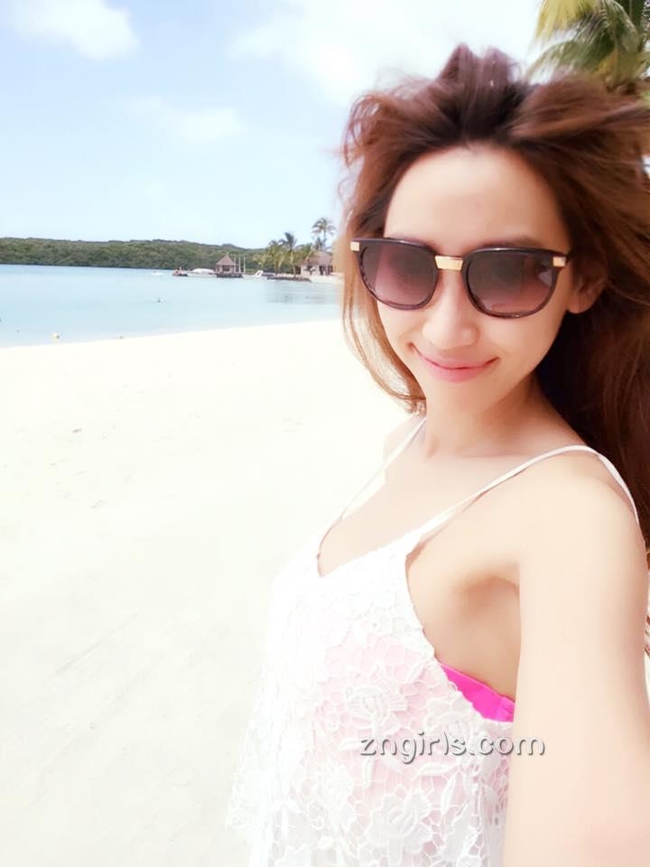 美女空姐Candy Mai比基尼自拍照丰满诱人