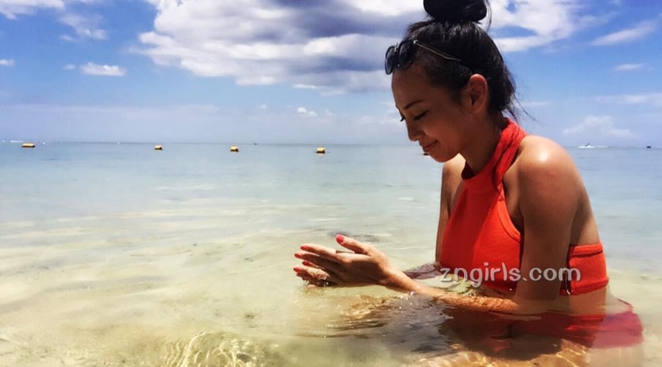 美女空姐Candy Mai比基尼自拍照丰满诱人