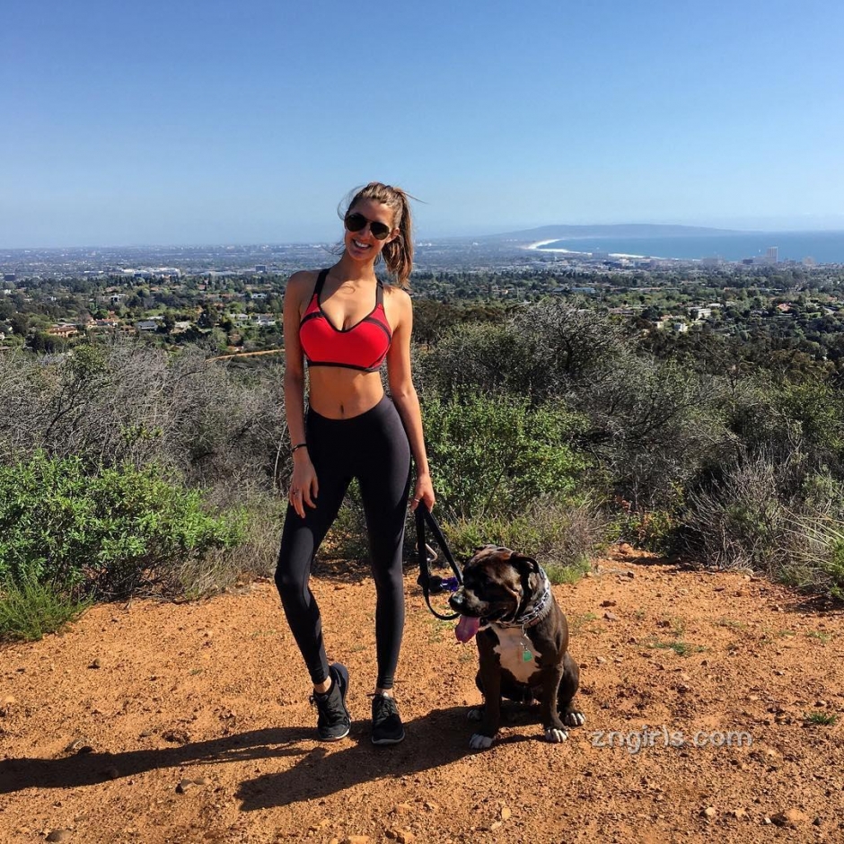 外国美女Alyssa Arce性感写真火辣诱人