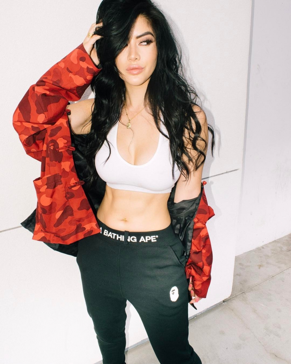 混血美女Kim Lee性感写真秀火辣身材