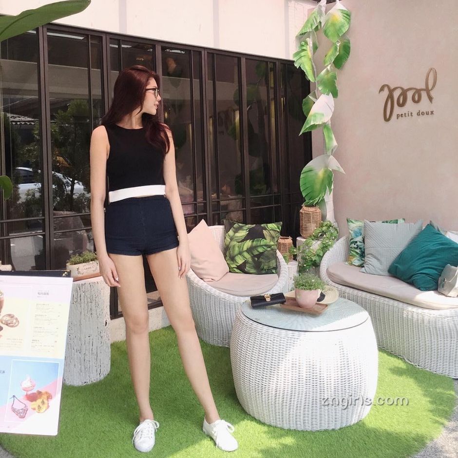 长腿模特Jessie洁西私房美照身材迷人