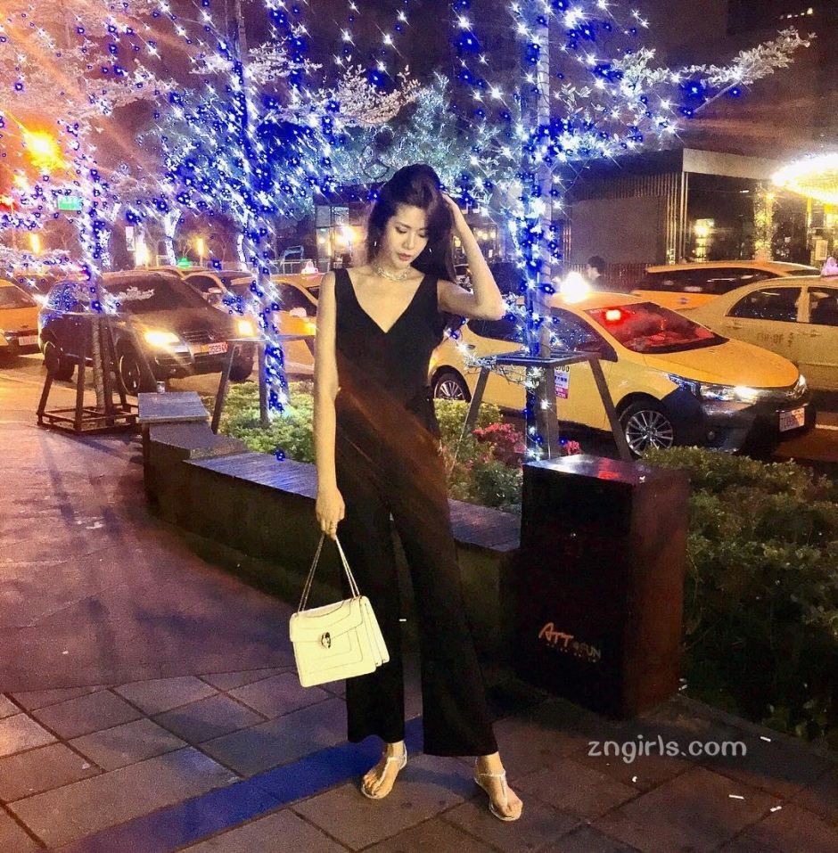 长腿模特Jessie洁西私房美照身材迷人