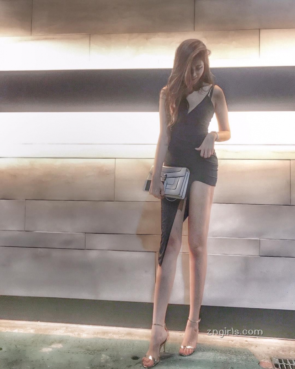 长腿模特Jessie洁西私房美照身材迷人