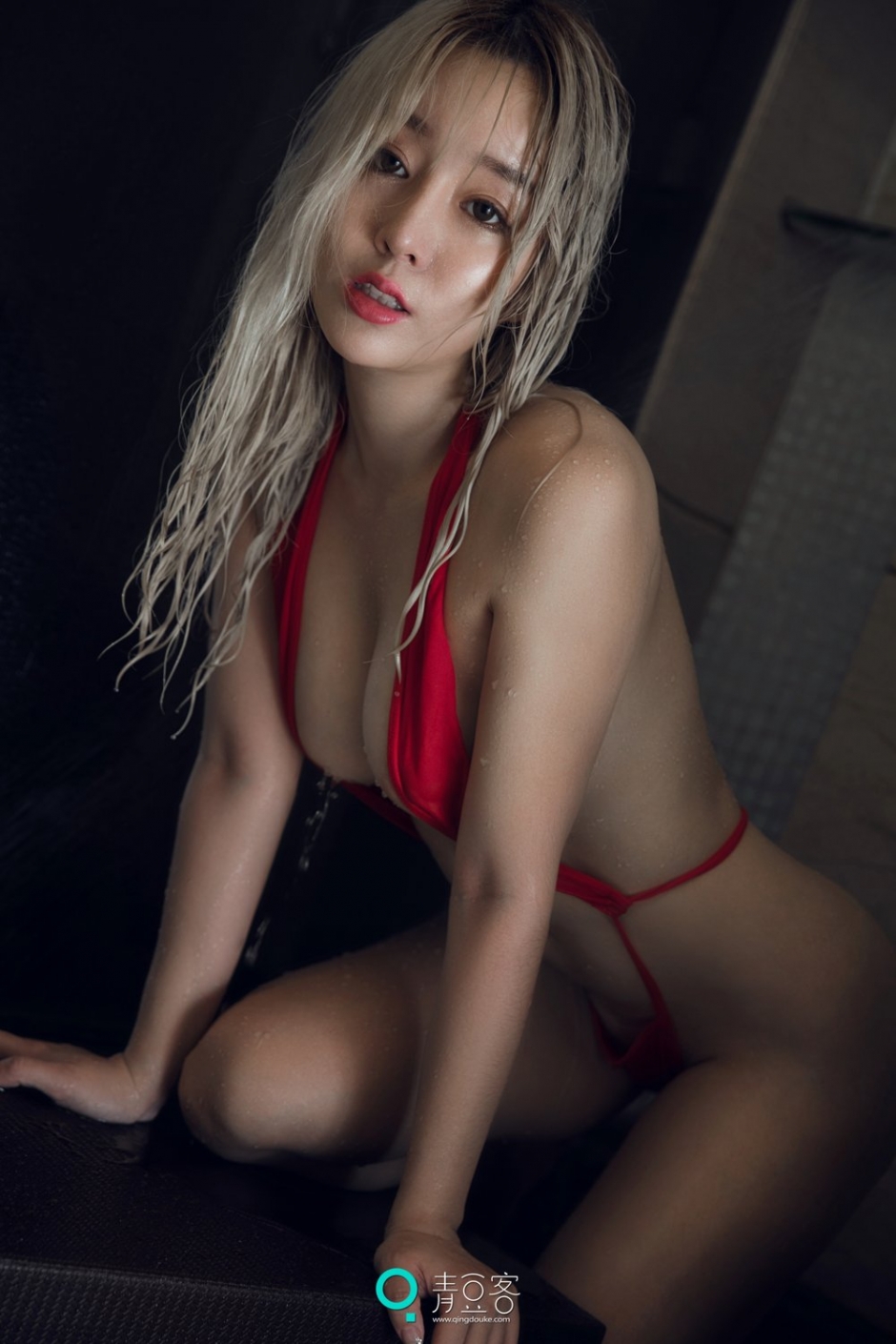 美女王语纯内衣吊带写真性感迷人