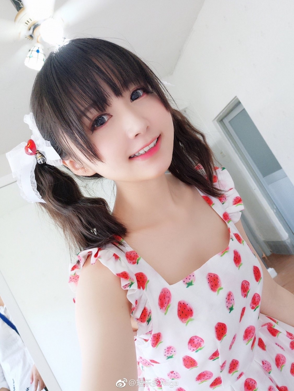 萝莉美女矮乐多Aliga私房美照可爱迷人