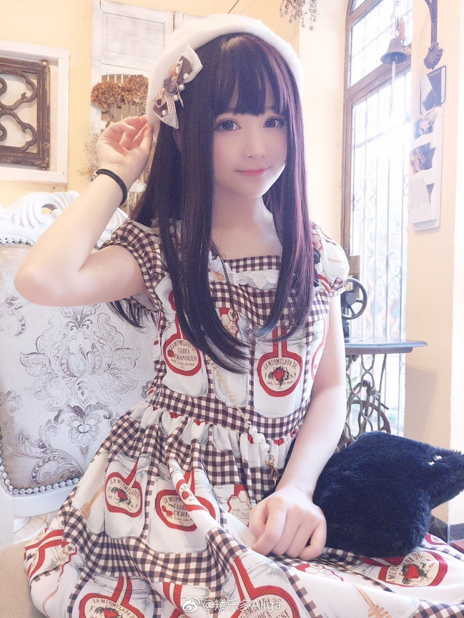 萝莉美女矮乐多Aliga私房美照可爱迷人