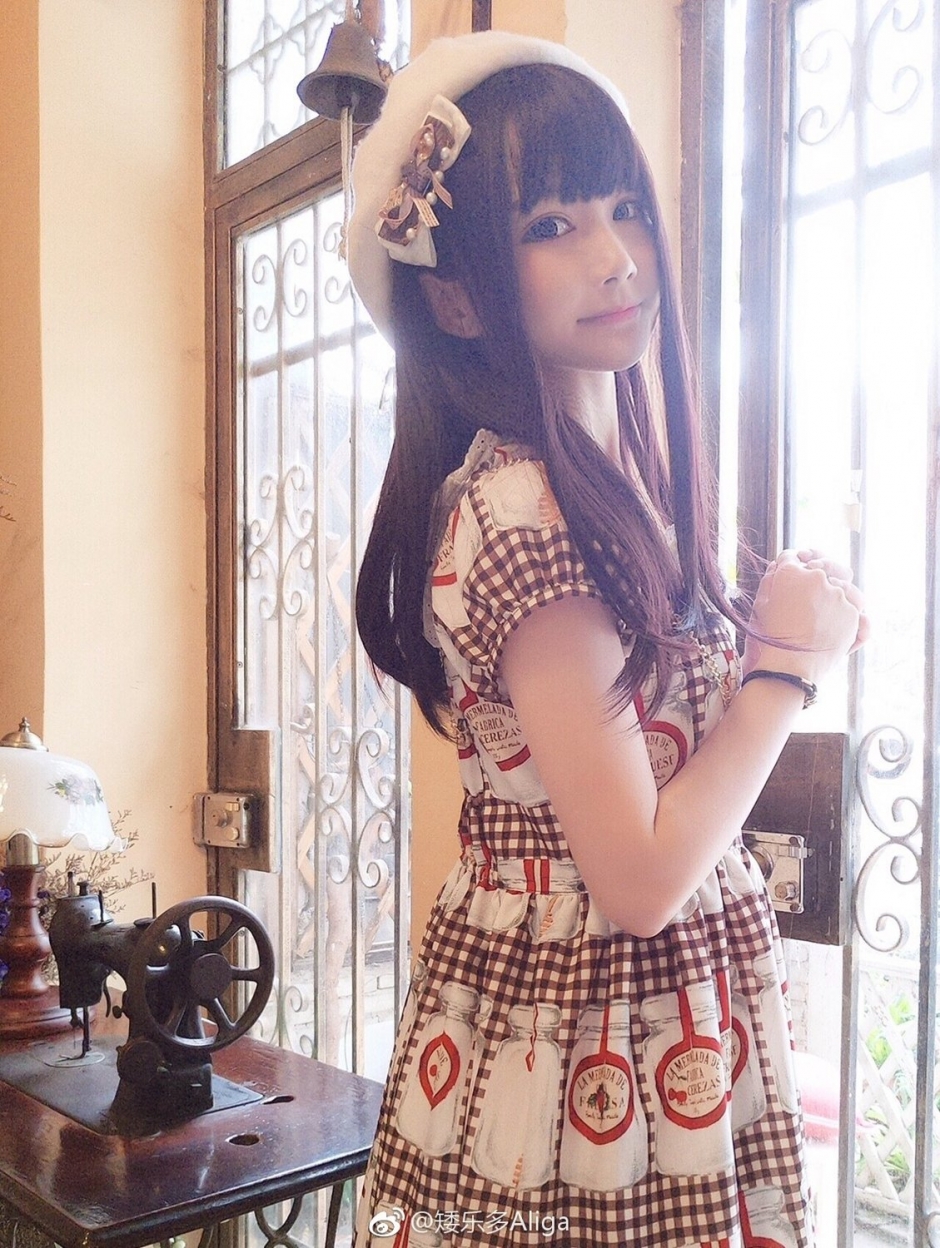 萝莉美女矮乐多Aliga私房美照可爱迷人