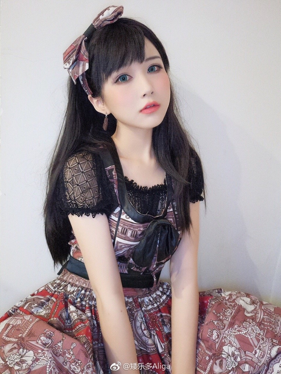 萝莉美女矮乐多Aliga私房美照可爱迷人