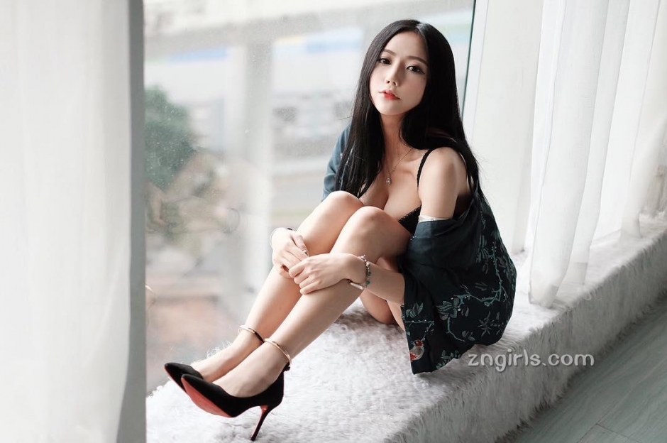 性感美女咕素汐私房写真酥胸诱人