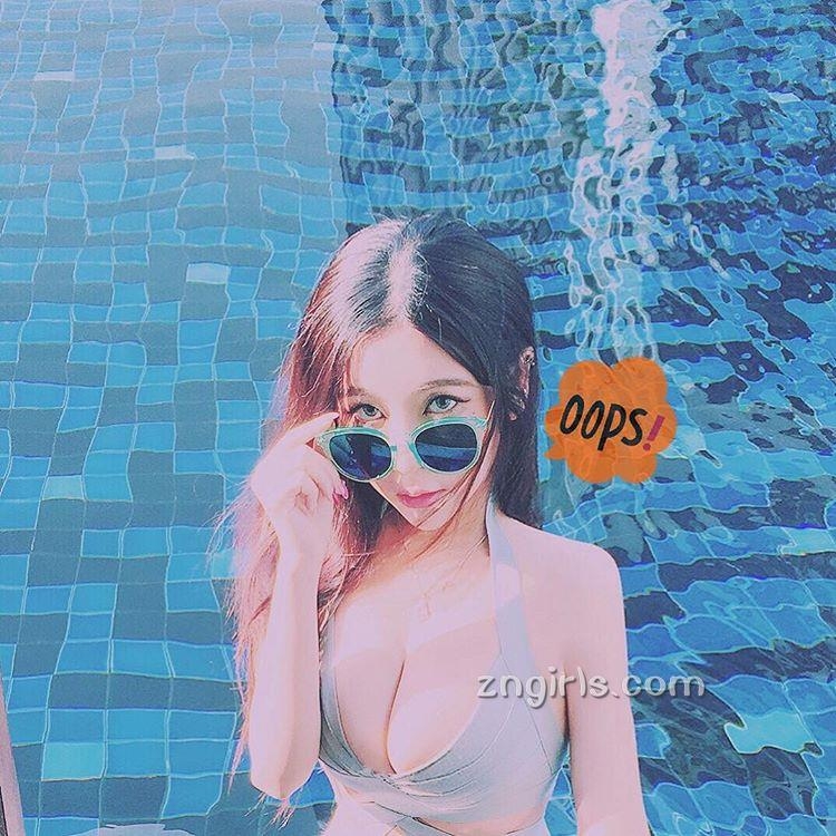 性感美女咕素汐私房写真酥胸诱人