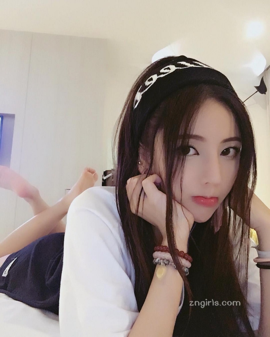 性感美女咕素汐私房写真酥胸诱人