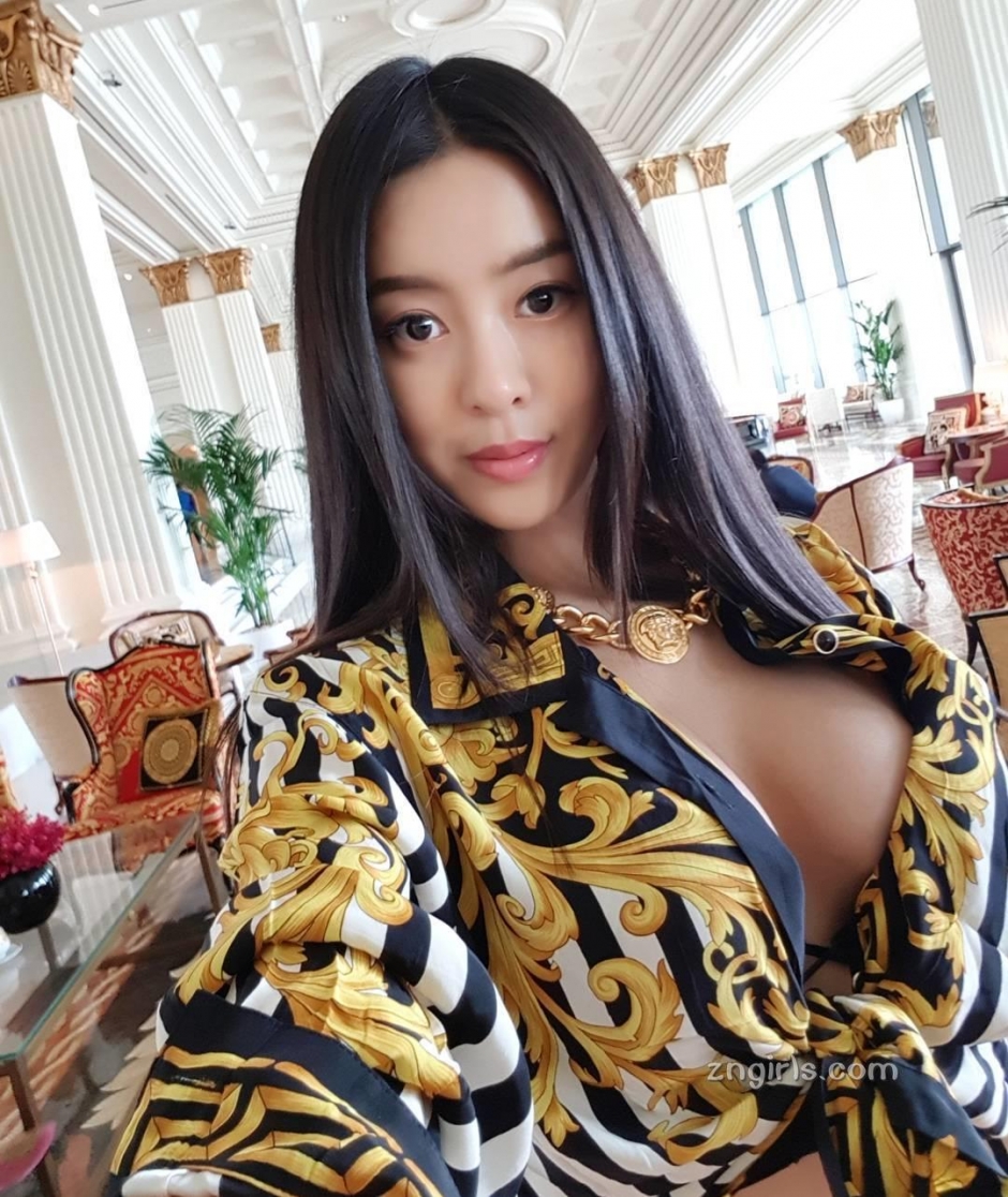 韩国美女文世琳性感自拍照丰满诱人