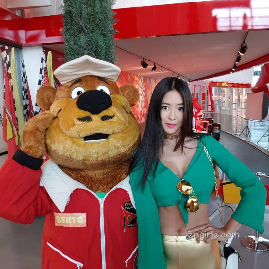 韩国美女文世琳性感自拍照丰满诱人