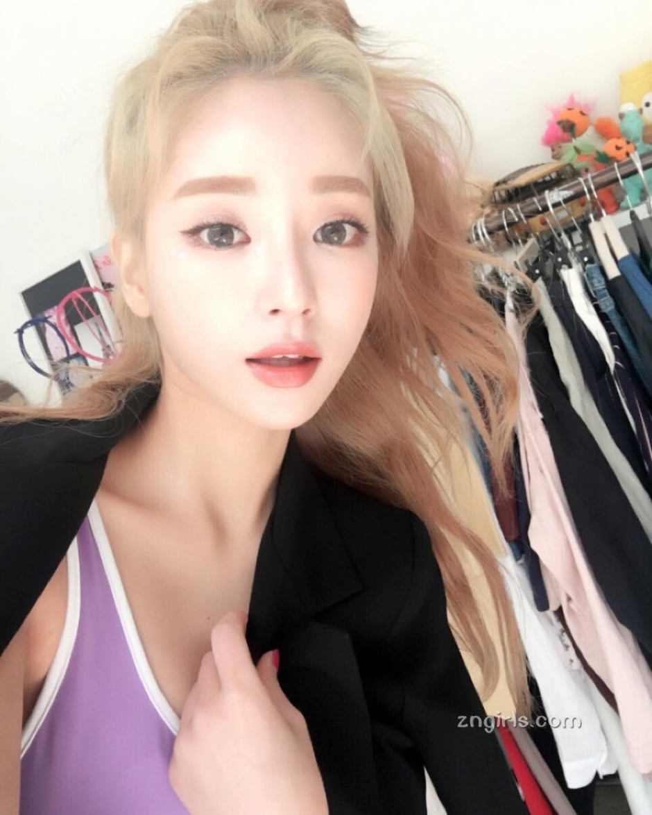 韩国模特金贞延生活美照气质迷人