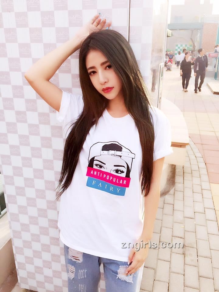 台湾美女陈雨䕕自拍私房照性感迷人