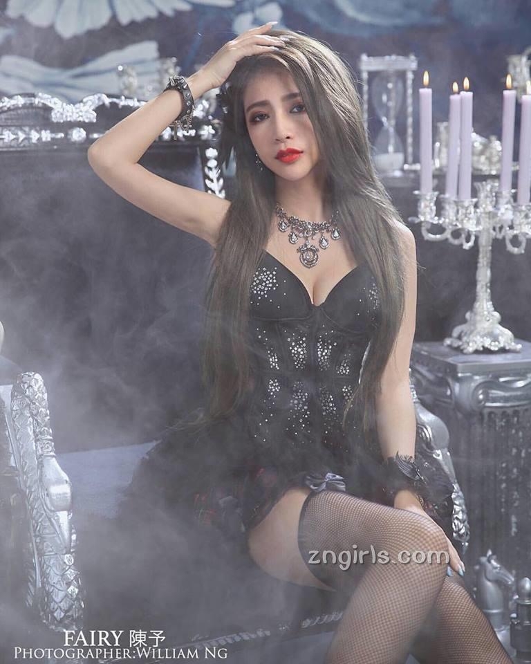 台湾美女陈雨䕕自拍私房照性感迷人