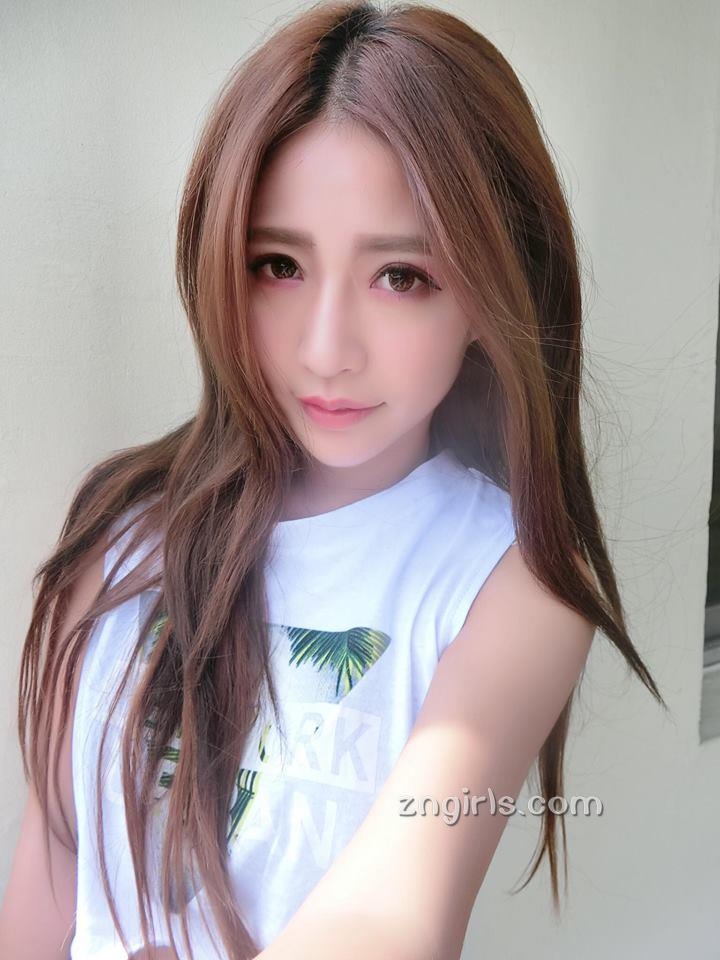 台湾美女陈雨䕕自拍私房照性感迷人