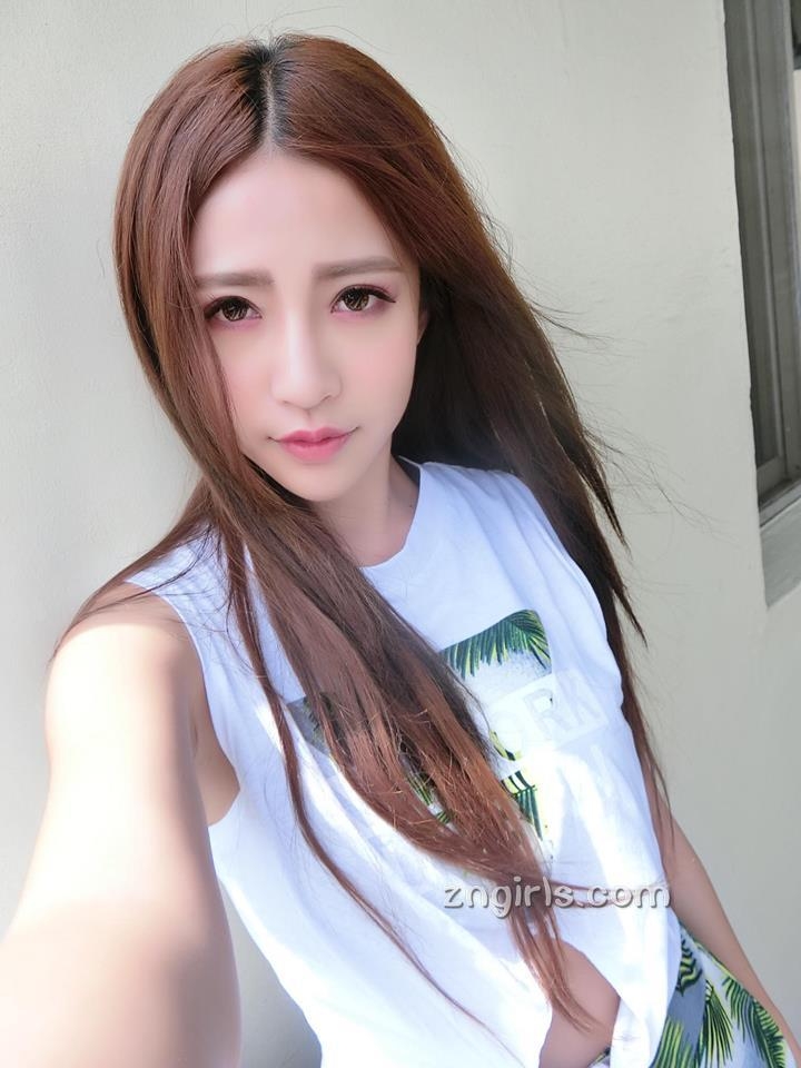 台湾美女陈雨䕕自拍私房照性感迷人