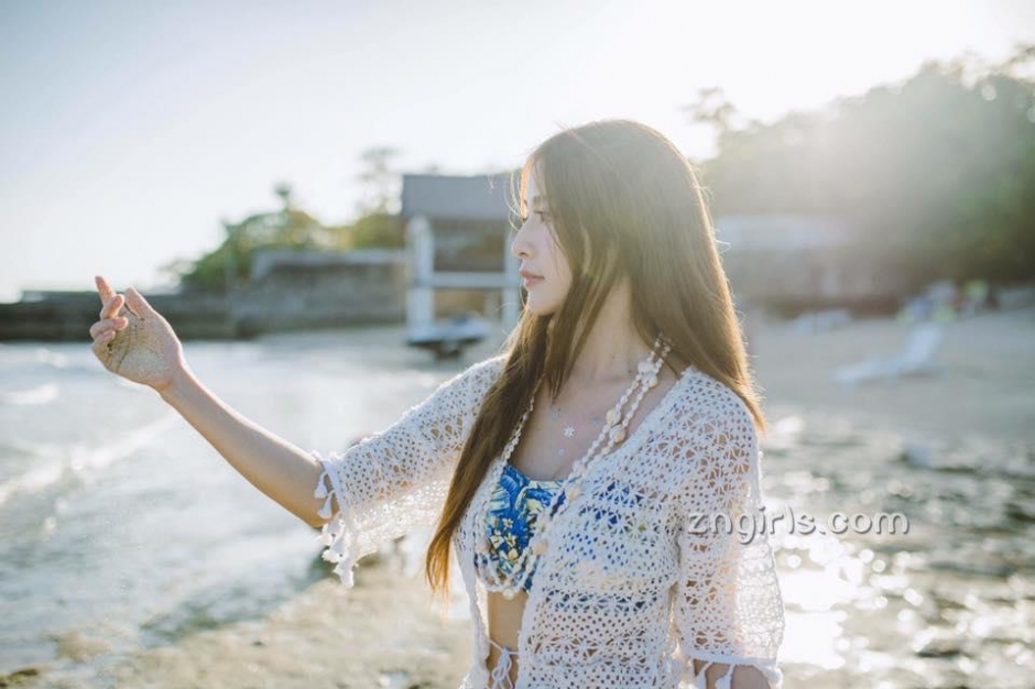 台湾美女陈雨䕕自拍私房照性感迷人