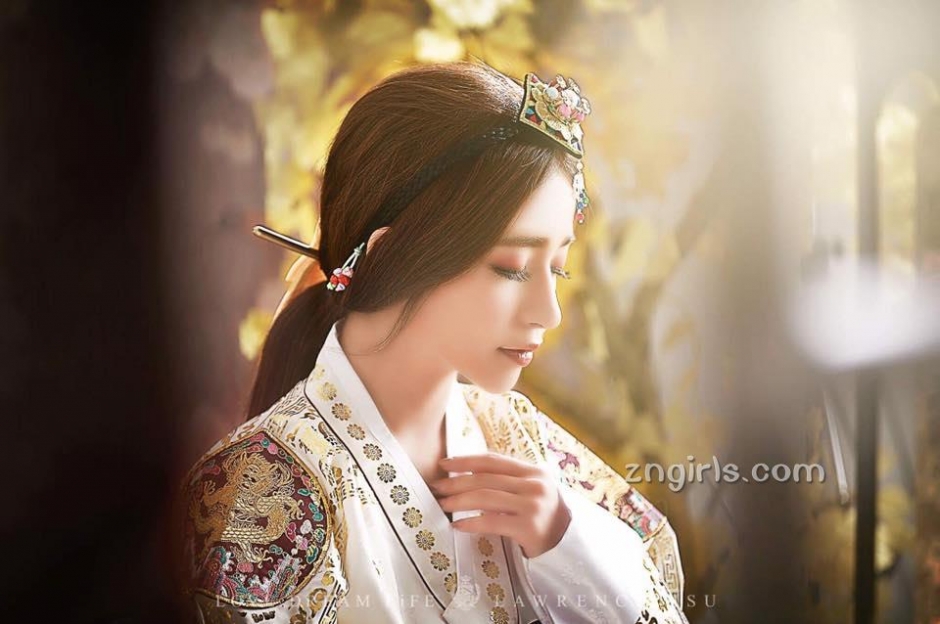 台湾美女陈雨䕕自拍私房照性感迷人