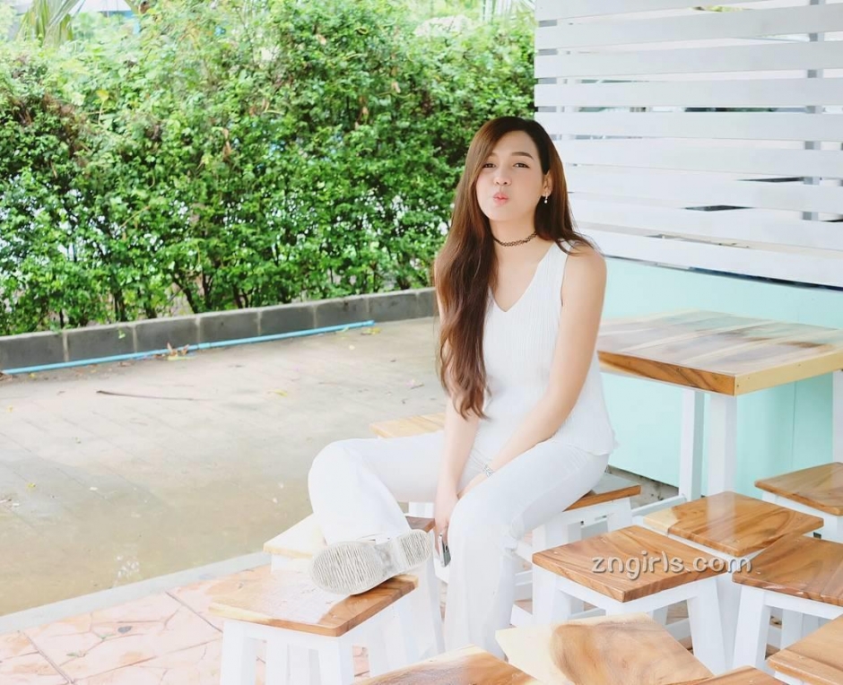 泰国美少女Pichyada Chatkamjaroen清纯私房写真