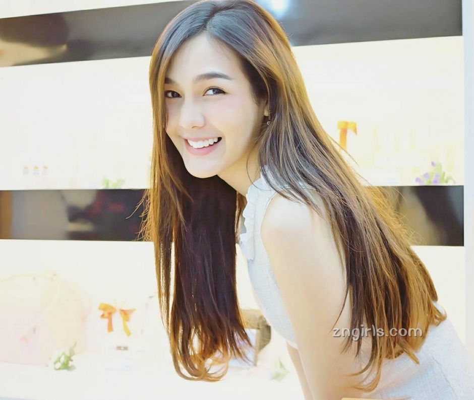 泰国美少女Pichyada Chatkamjaroen清纯私房写真