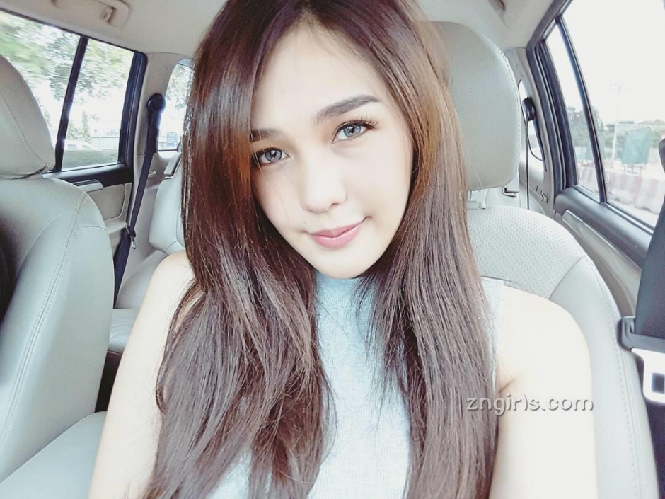 泰国美少女Pichyada Chatkamjaroen清纯私房写真