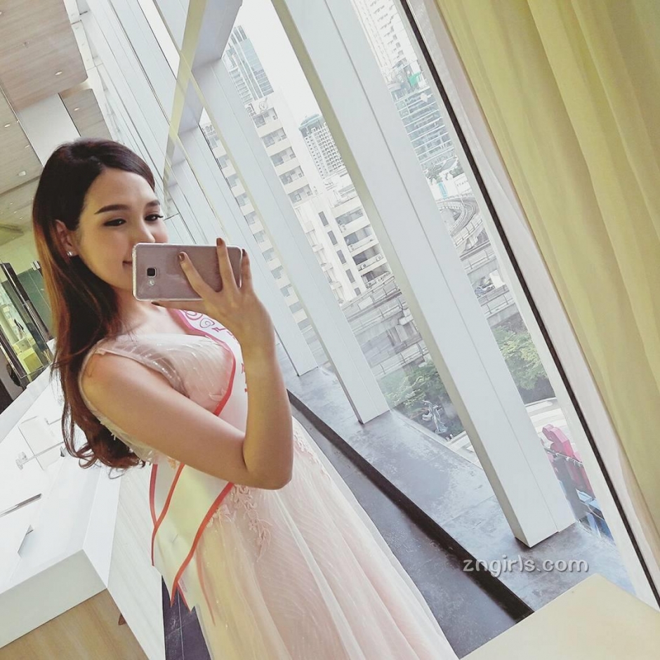 泰国美少女Pichyada Chatkamjaroen清纯私房写真